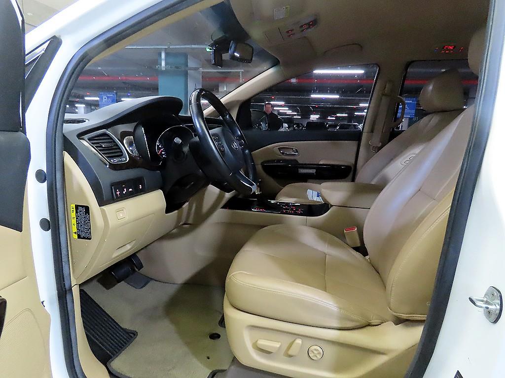 KIA Carnival - Vista 6