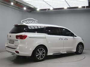 KIA Carnival - Vista 8