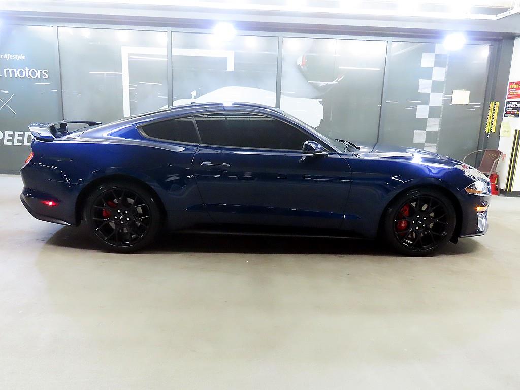 Ford Mustang - Vista 3