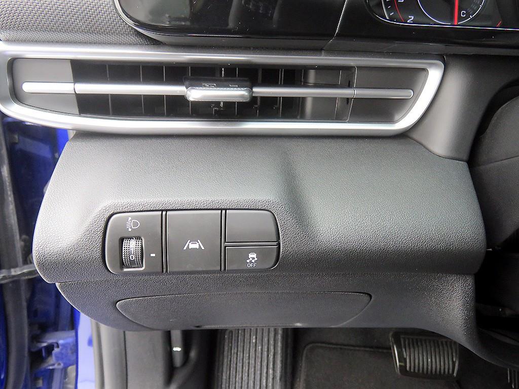 HYUNDAI Avante - Vista 10