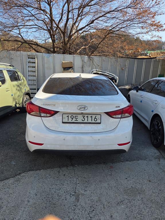 HYUNDAI Avante - Vista 4