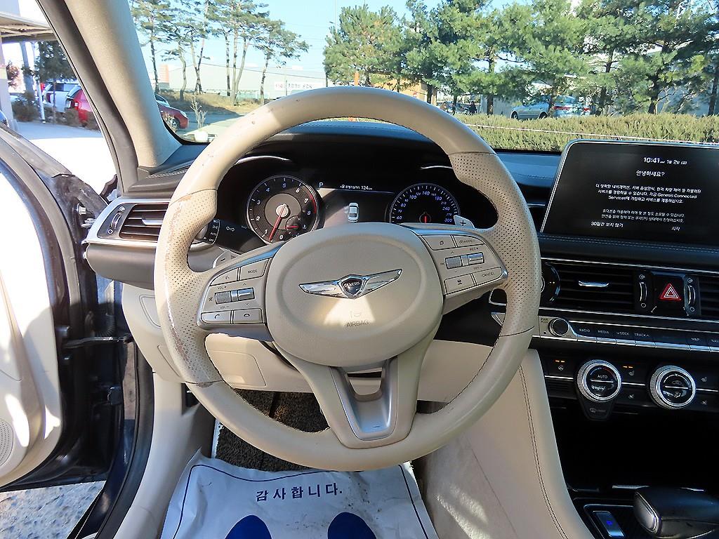 Genesis G70 - Vista 8