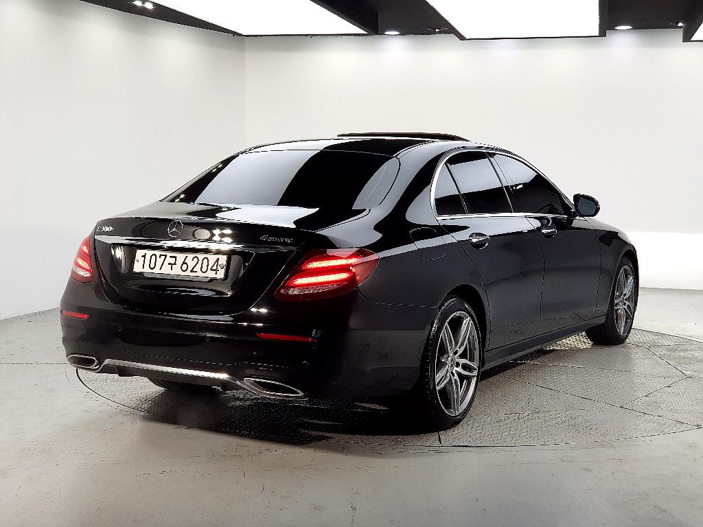 Mercedes Benz E class - Vista 4