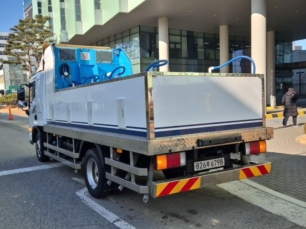 medium and large cargo Live Fish Car - Vista 3