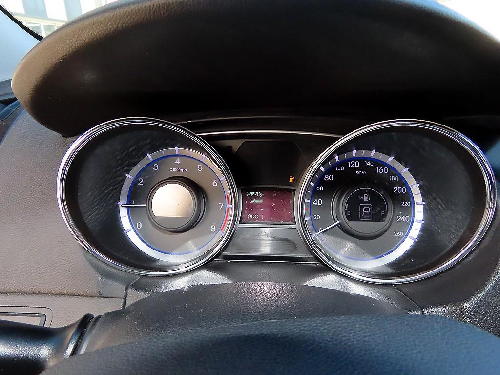 HYUNDAI Sonata - Vista 9