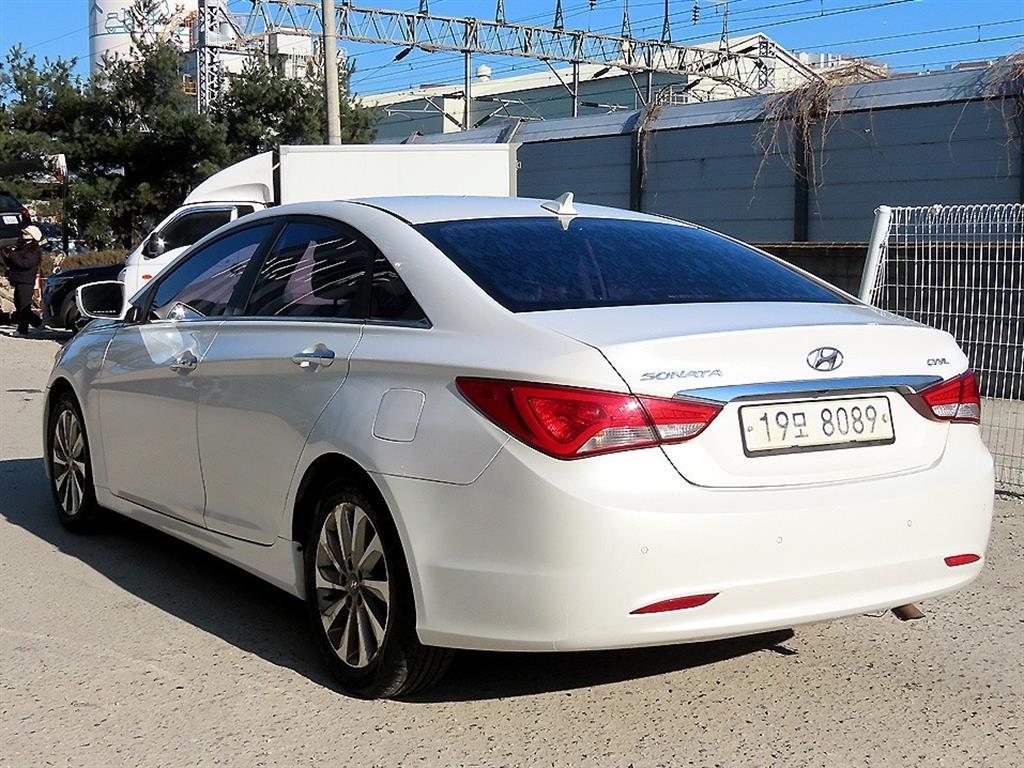 HYUNDAI Sonata - Vista 3