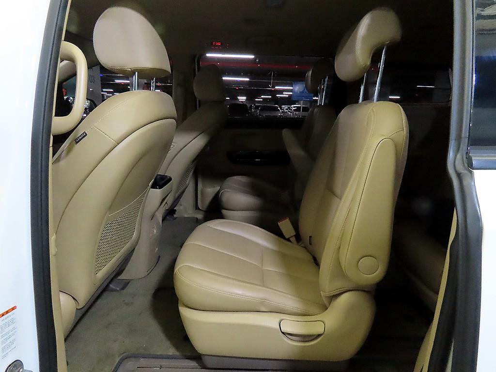 KIA Carnival - Vista 7