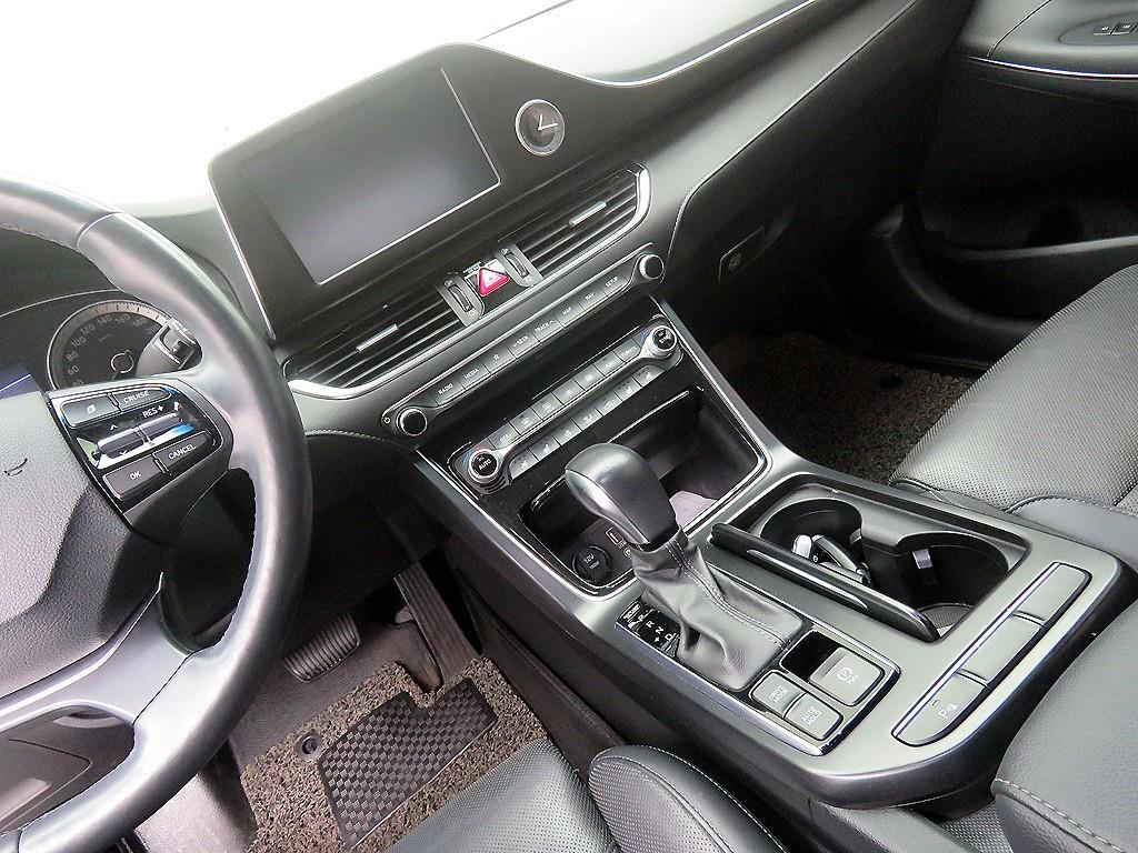 HYUNDAI Grandeur - Vista 10