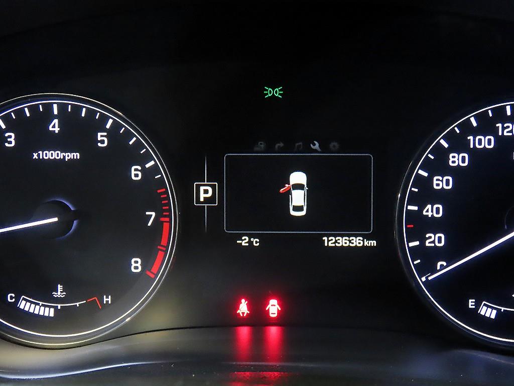 HYUNDAI Genesis - Vista 9