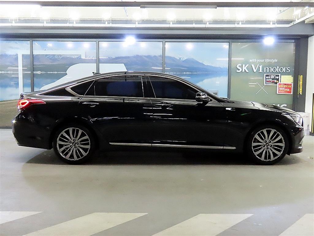 HYUNDAI Genesis - Vista 3