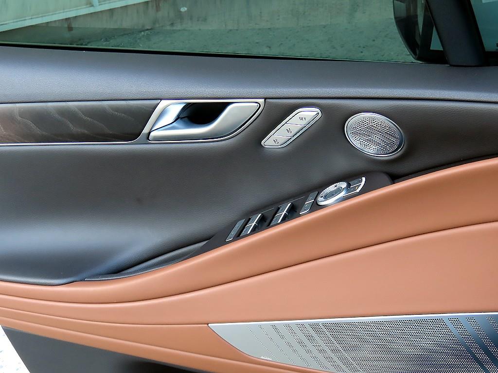 Genesis G80 - Vista 12