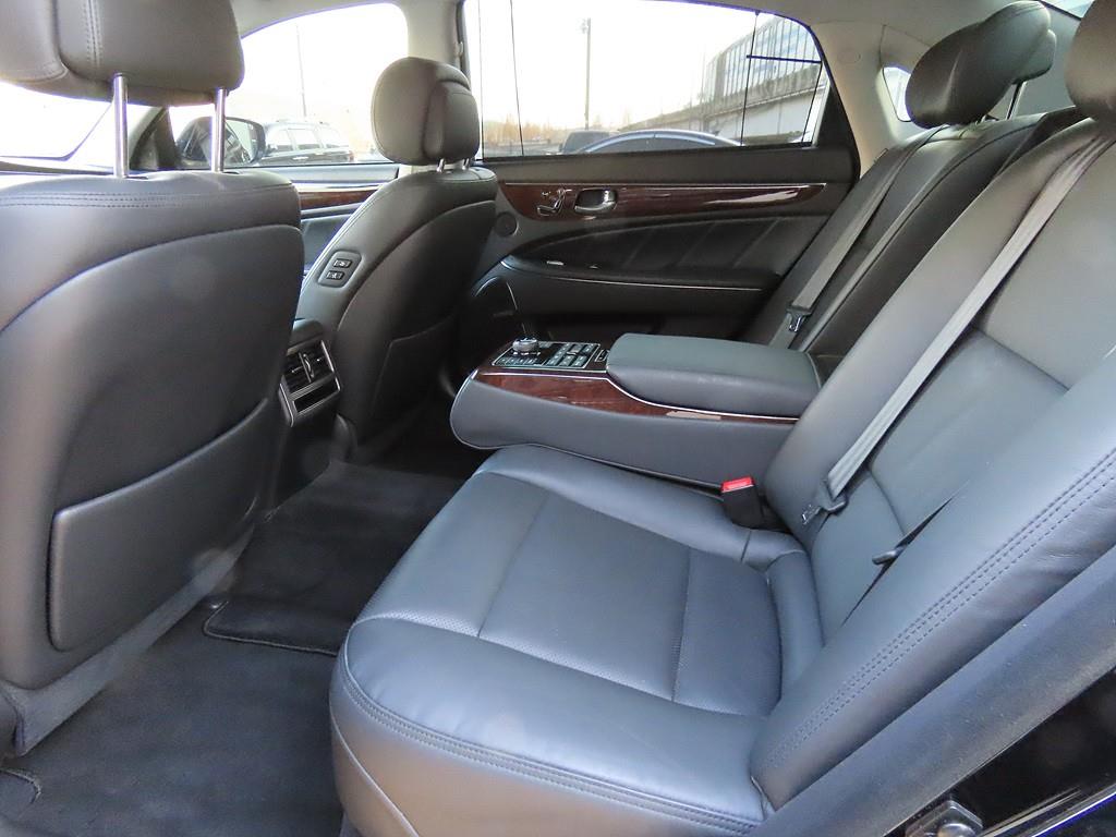 HYUNDAI Equus - Vista 7