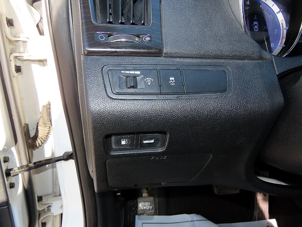 HYUNDAI Sonata - Vista 12