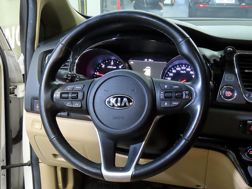 KIA Carnival - Vista 8