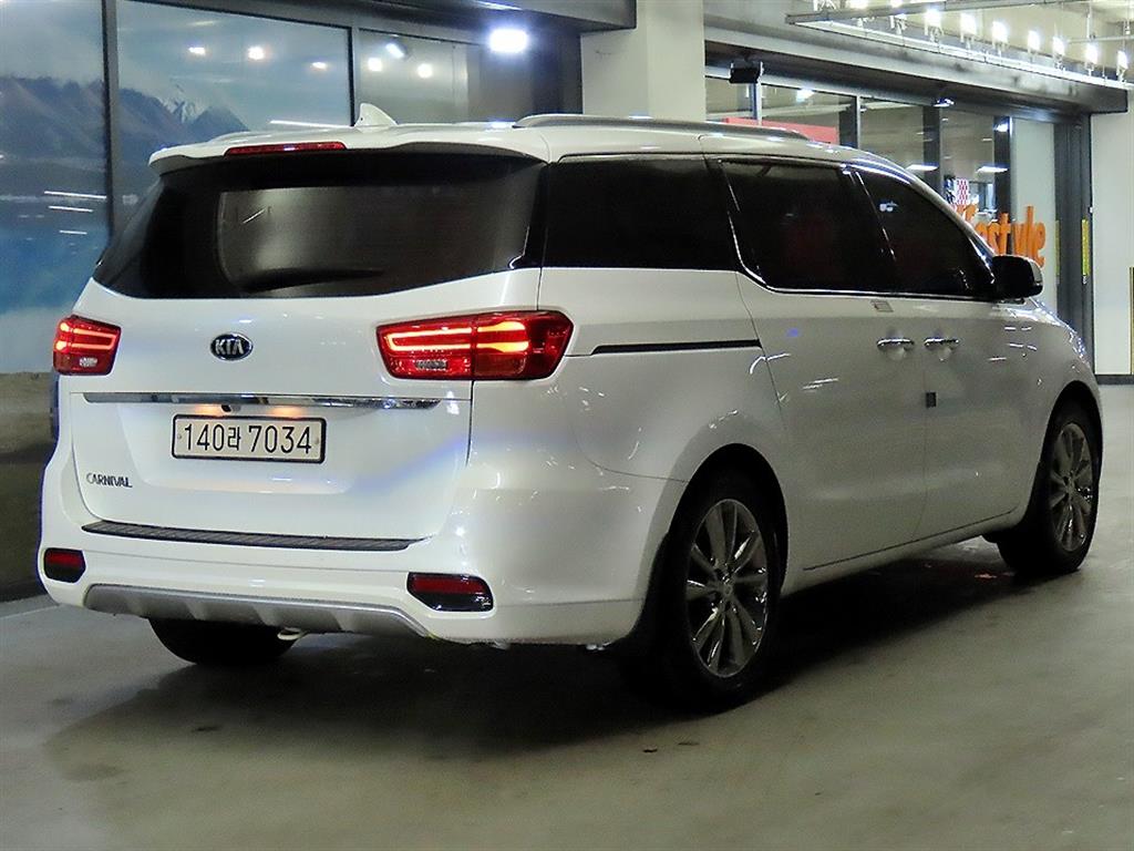 KIA Carnival - Vista 4