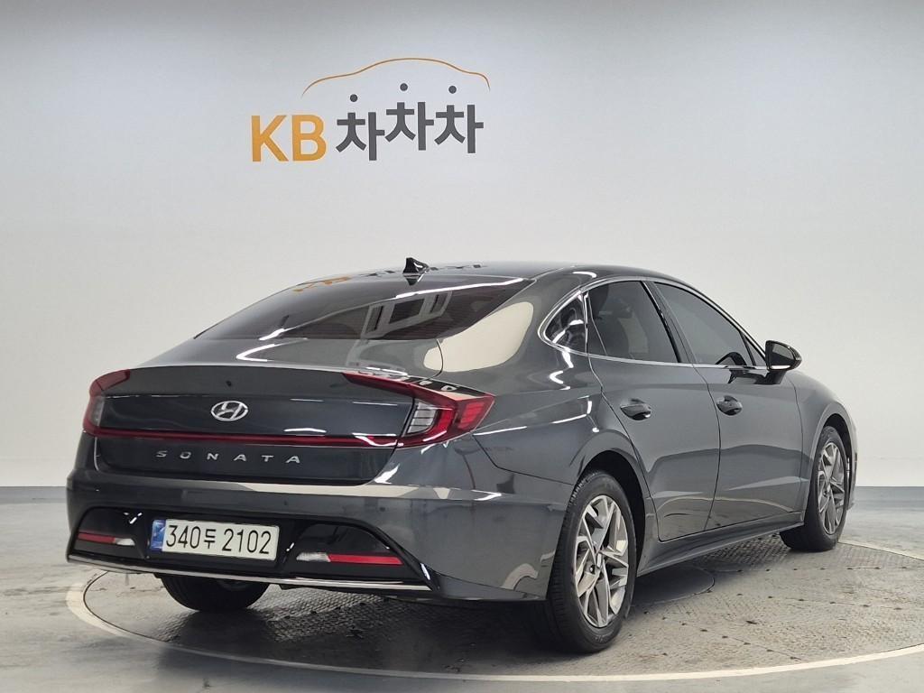 HYUNDAI Sonata - Vista 3