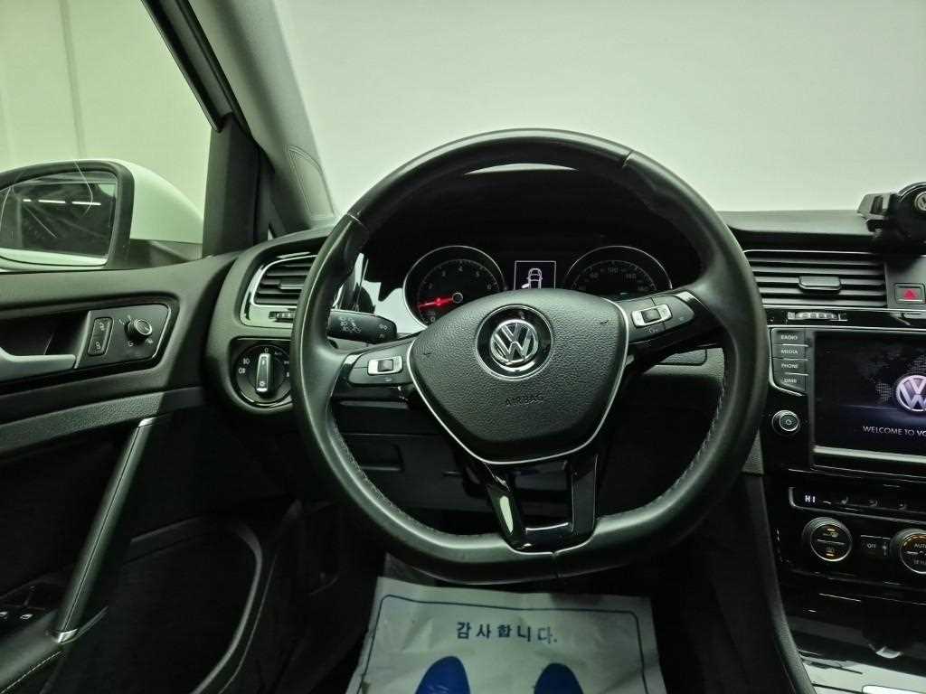 Volkswagen Golf - Vista 9