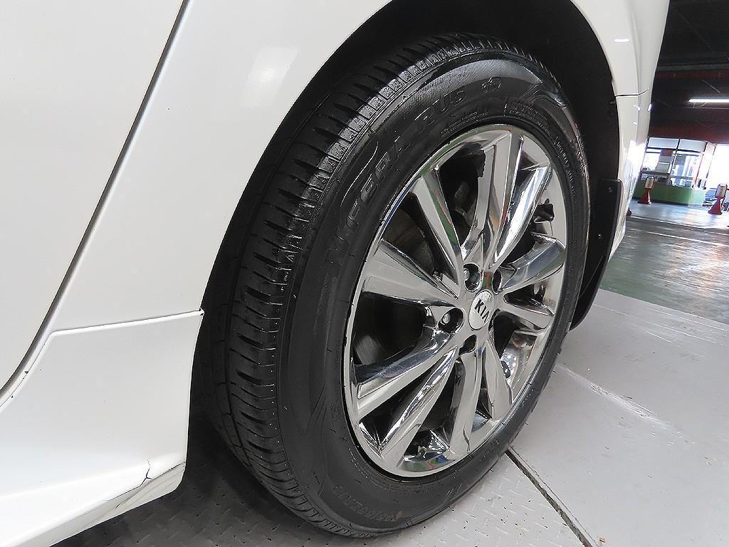 KIA Carnival - Vista 9