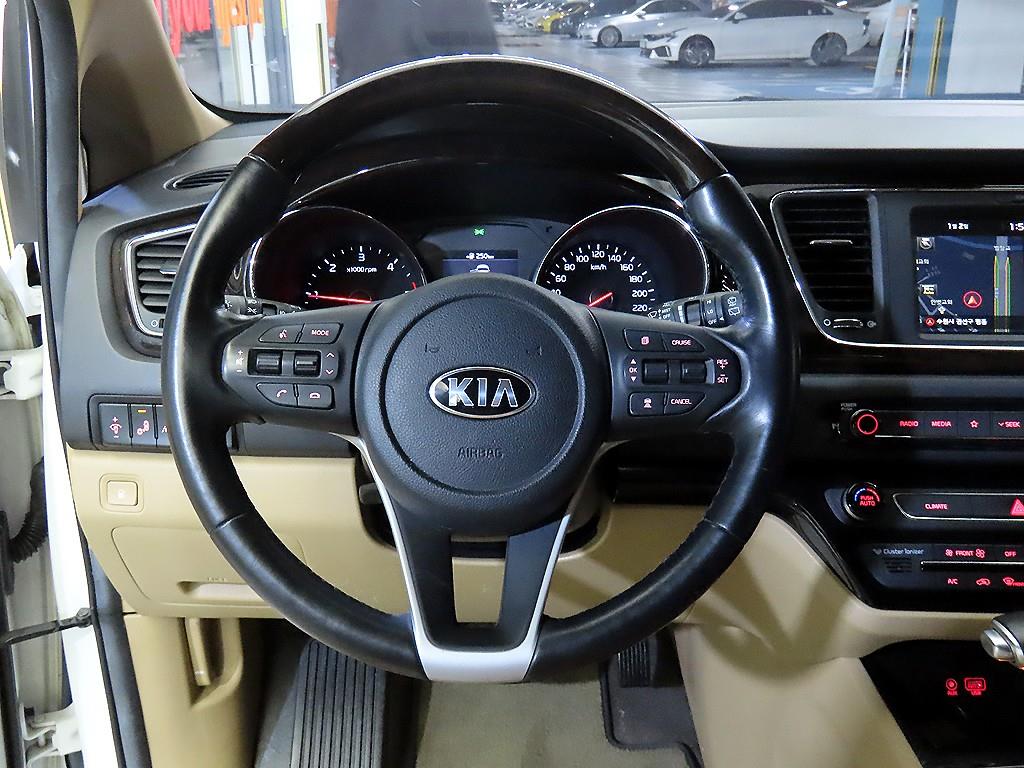 KIA Carnival - Vista 9