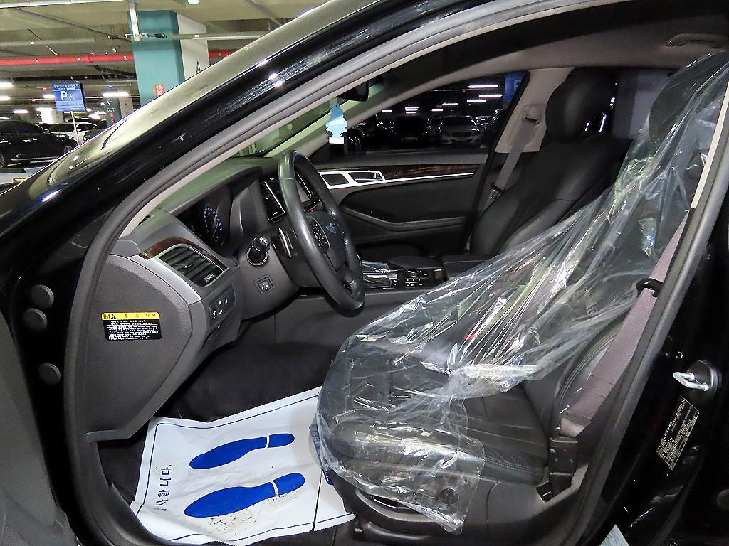 HYUNDAI Genesis - Vista 6