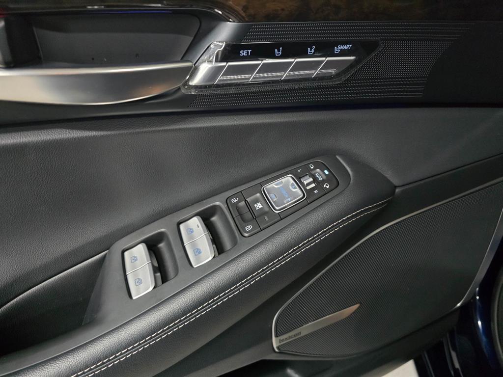 Genesis G90 - Vista 8