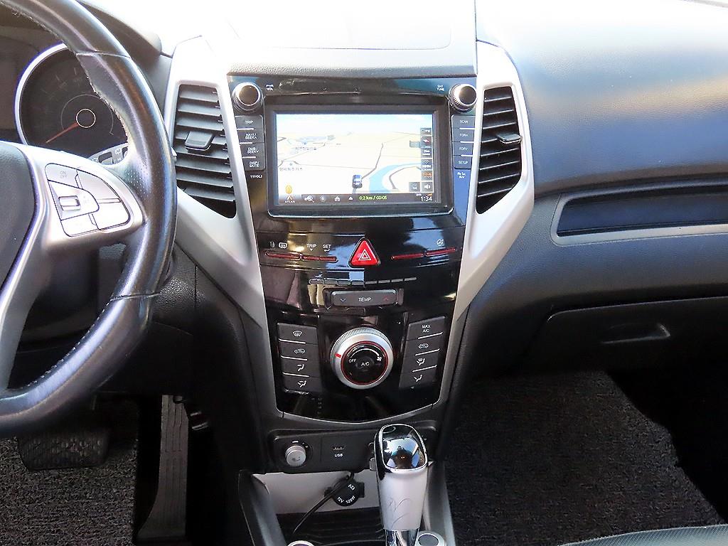 Ssangyong Tivoli - Vista 10