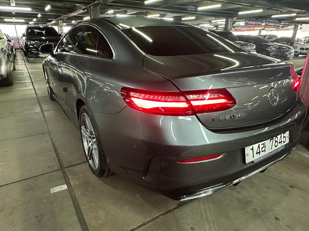 Mercedes Benz E class - Vista 4