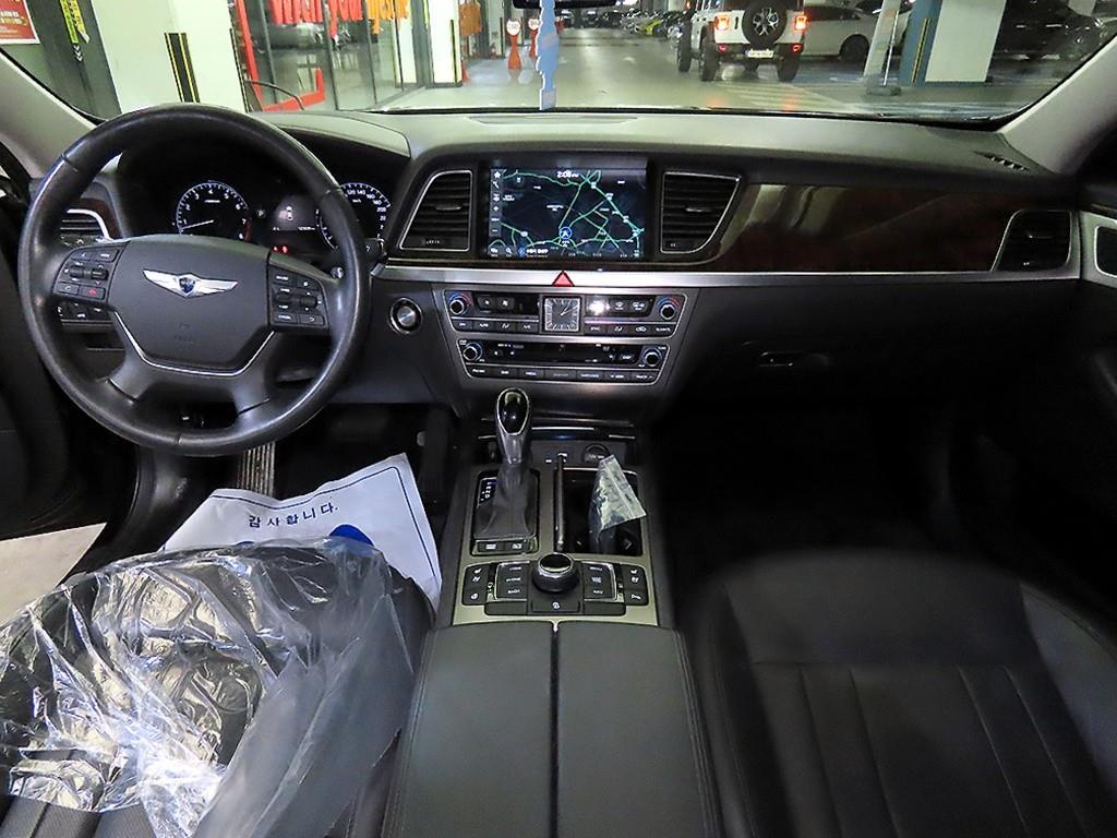 HYUNDAI Genesis - Vista 10