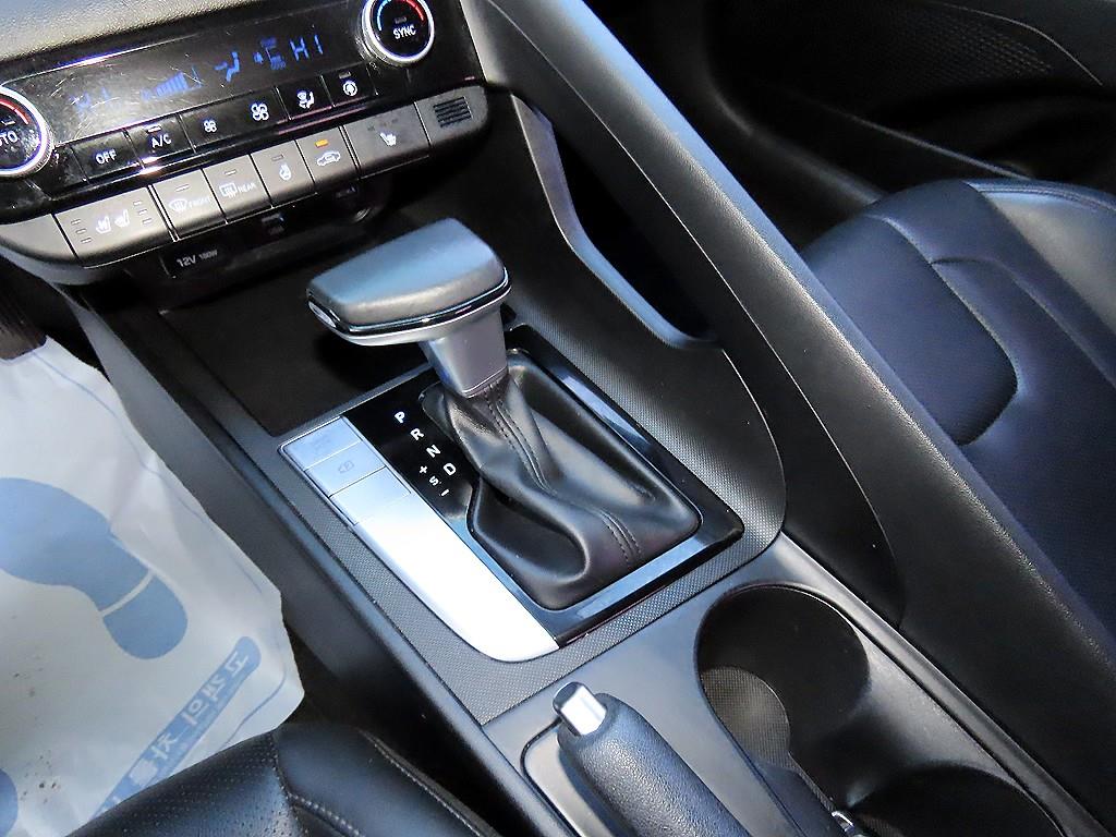 HYUNDAI Avante - Vista 10