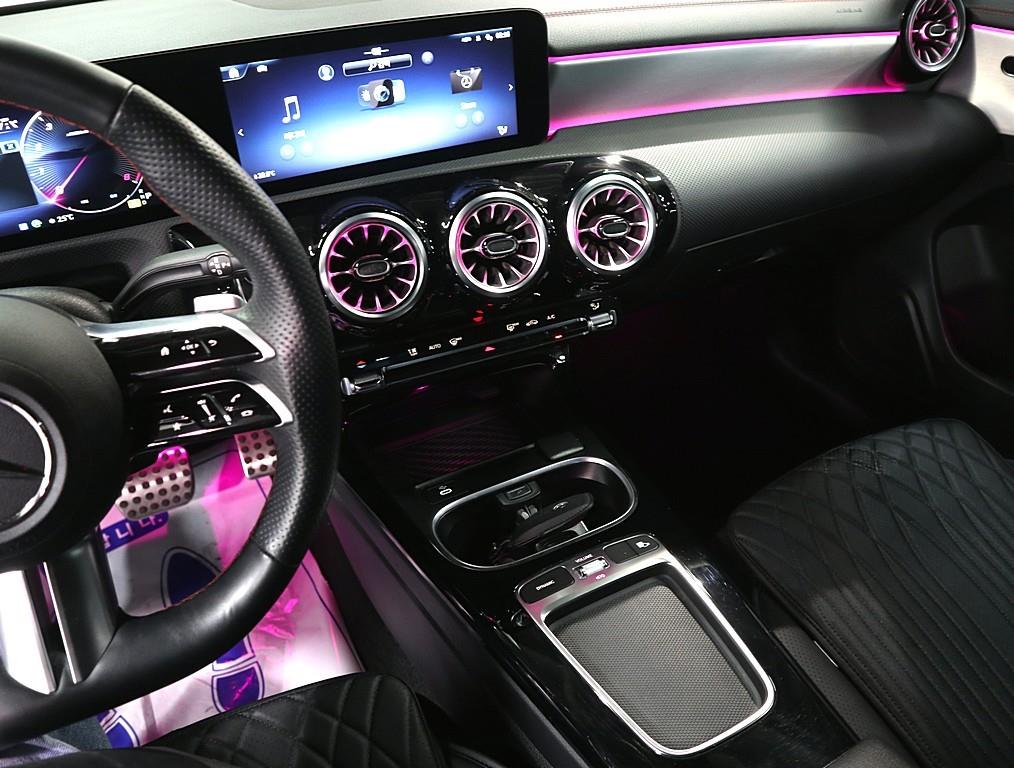 Mercedes Benz CLA Class - Vista 11