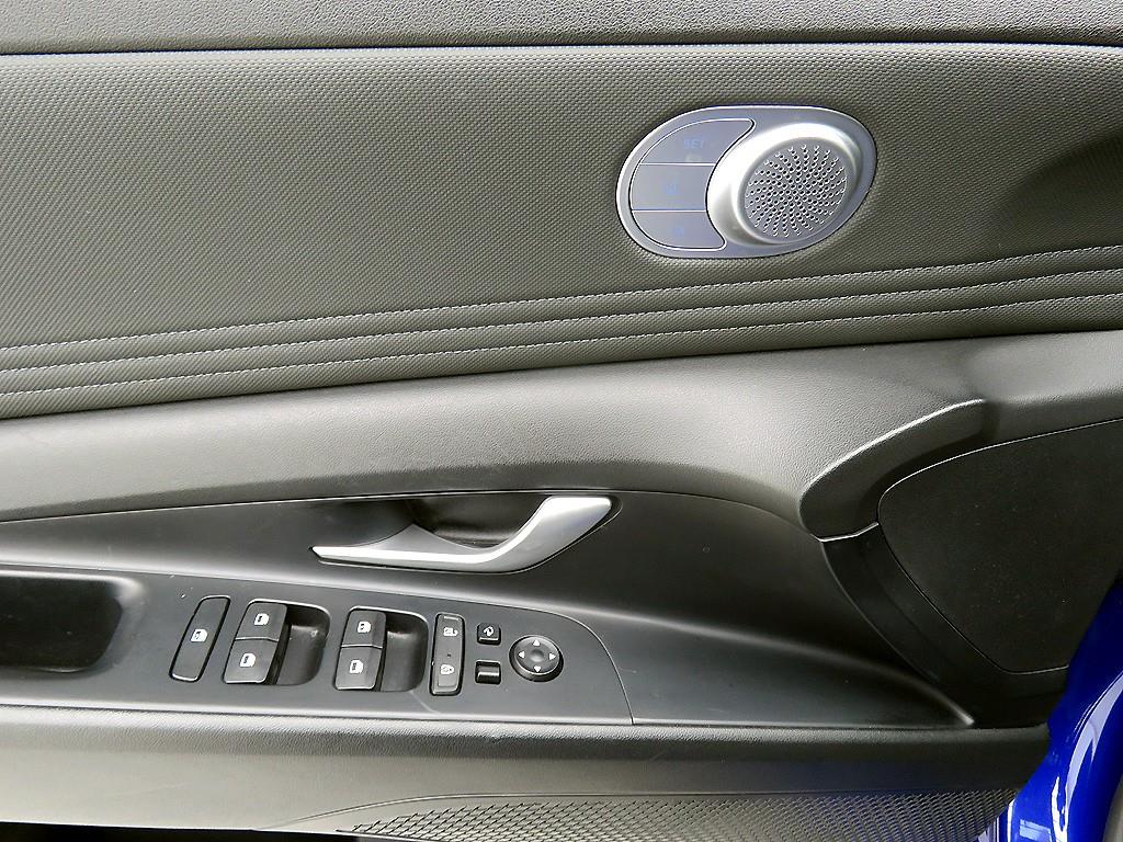 HYUNDAI Avante - Vista 9