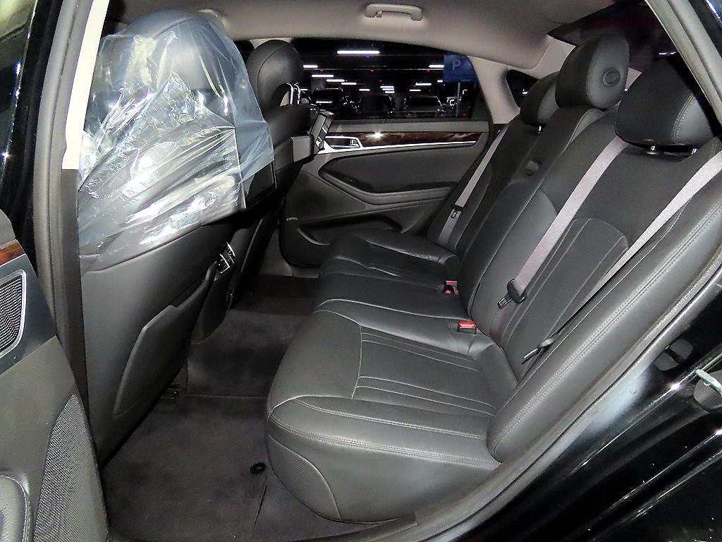 HYUNDAI Genesis - Vista 7