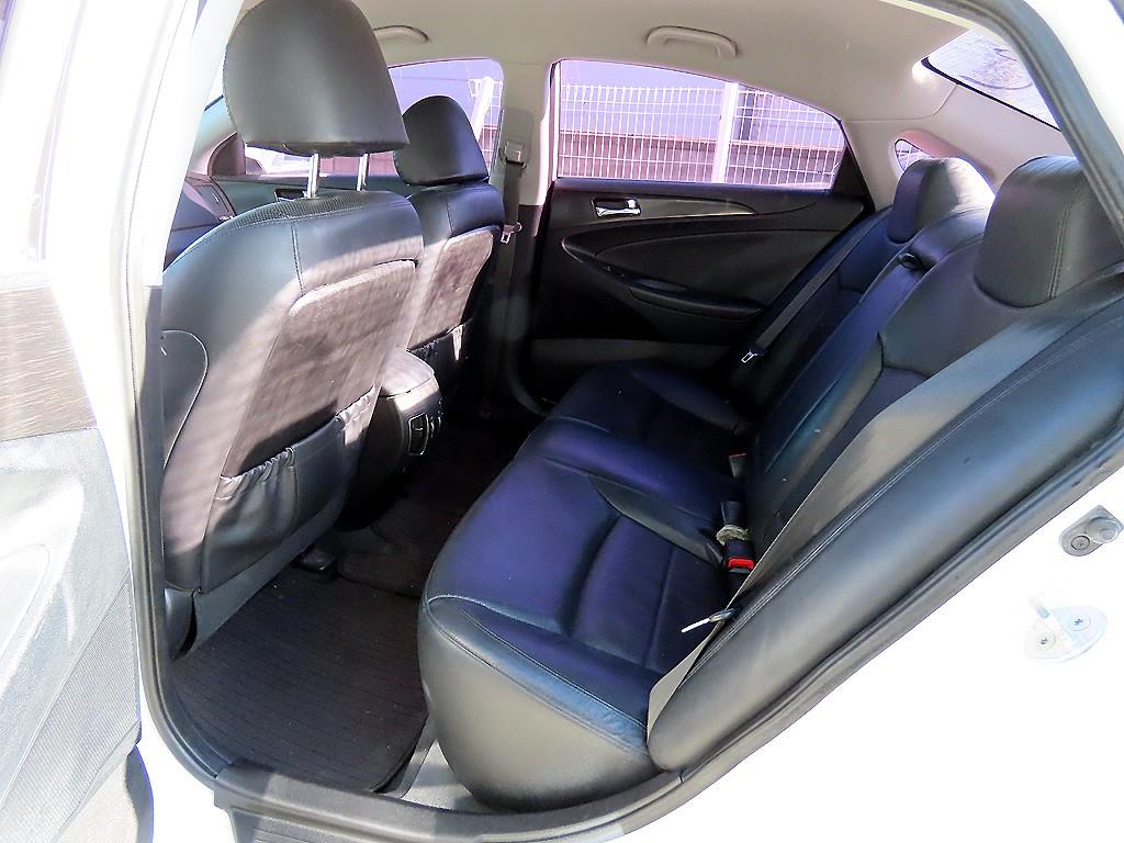 HYUNDAI Sonata - Vista 6