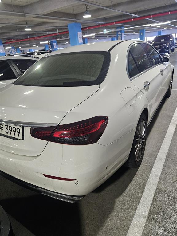 Mercedes Benz E class - Vista 4