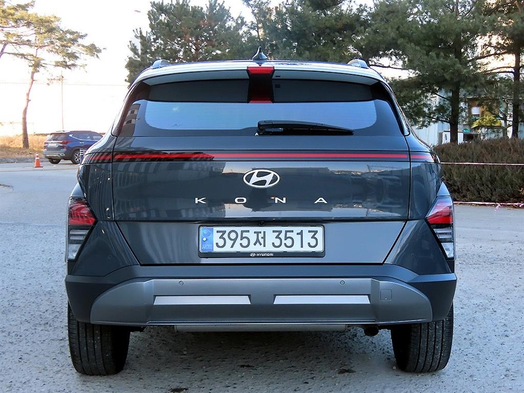 HYUNDAI Kona - Vista 4