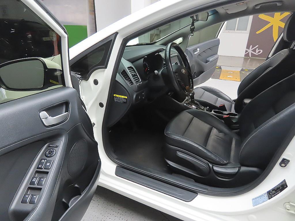 KIA K3 2017 Blanco - Importación desde Corea - HF Imports Iquique - Foto 9