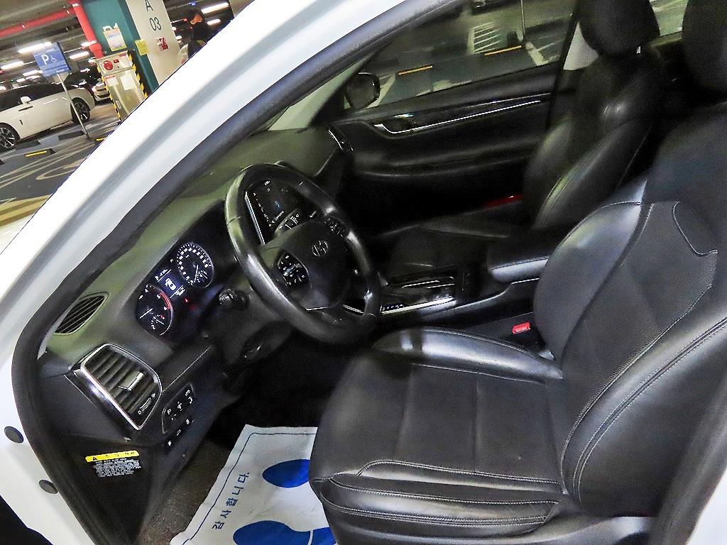 HYUNDAI Grandeur - Vista 6