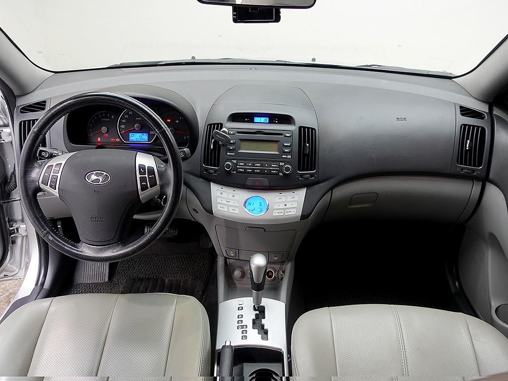 HYUNDAI Avante - Vista 9