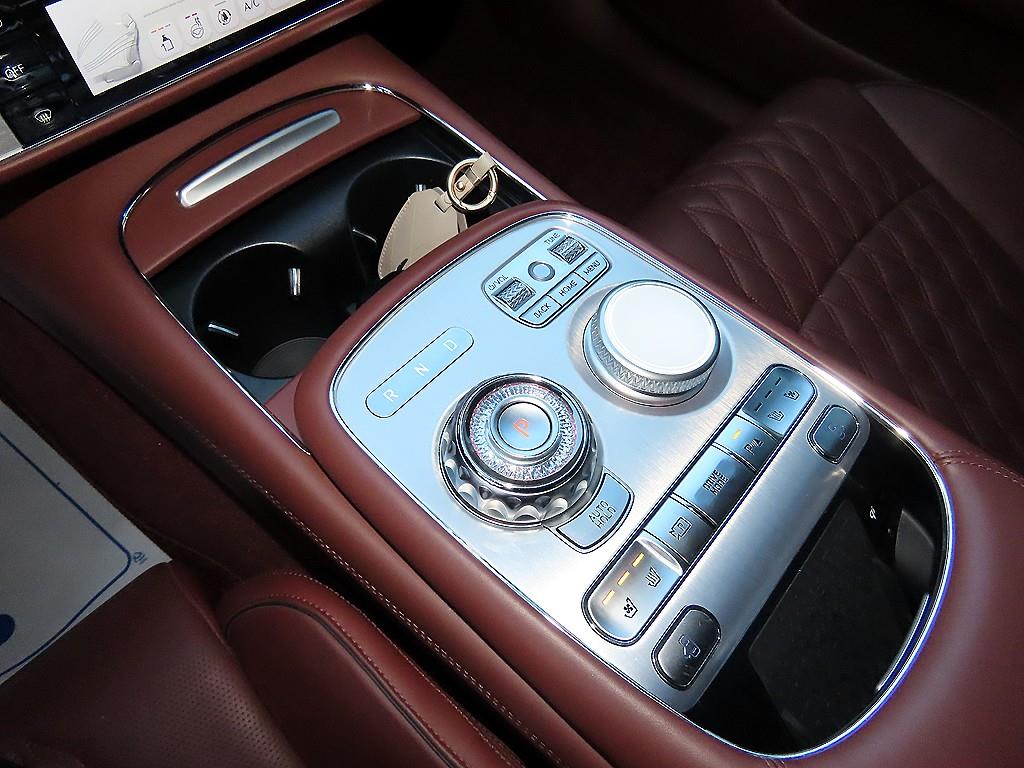 Genesis G90 - Vista 11