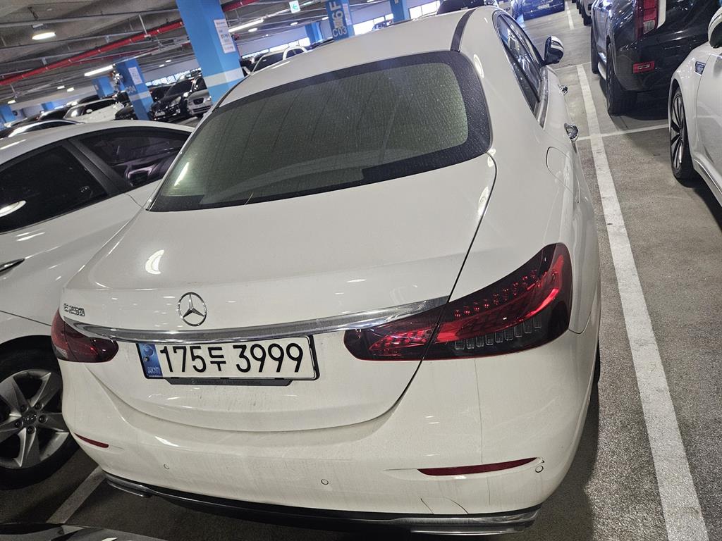 Mercedes Benz E class - Vista 5