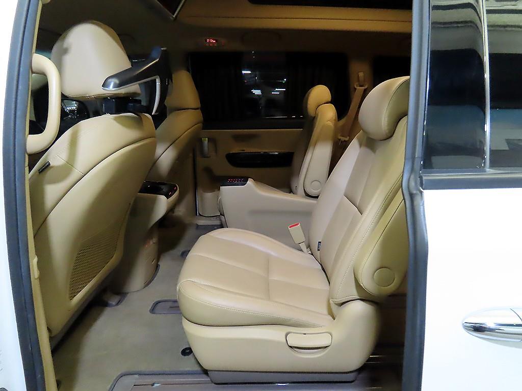 KIA Carnival - Vista 7