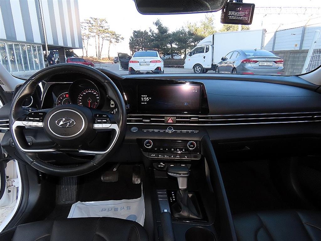 HYUNDAI Avante - Vista 7