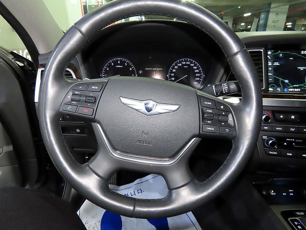 HYUNDAI Genesis - Vista 8