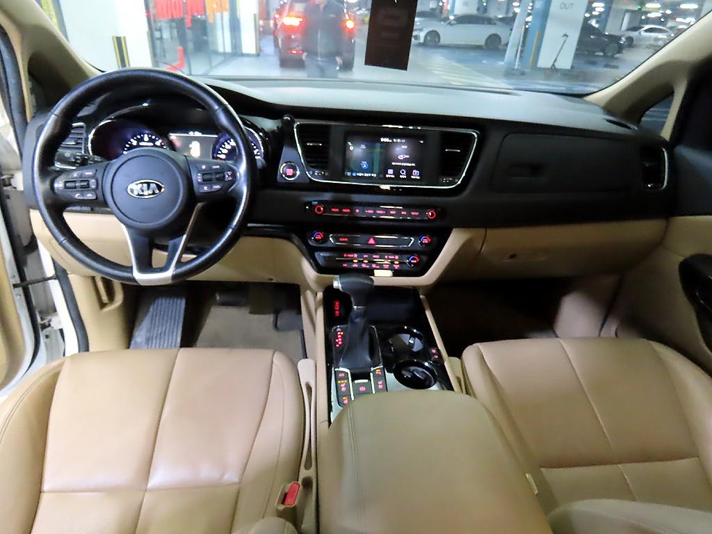 KIA Carnival - Vista 10