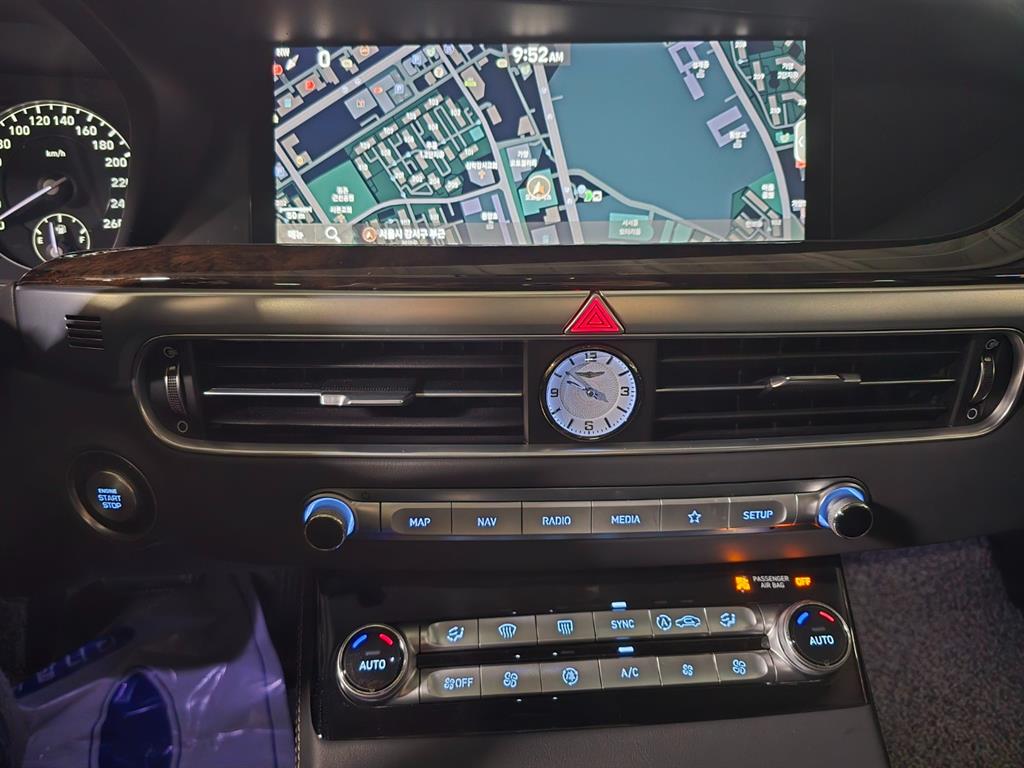 Genesis G90 - Vista 10