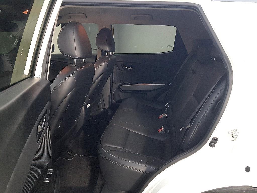 Ssangyong Tivoli - Vista 9