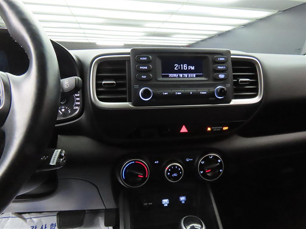 HYUNDAI Venue - Vista 10