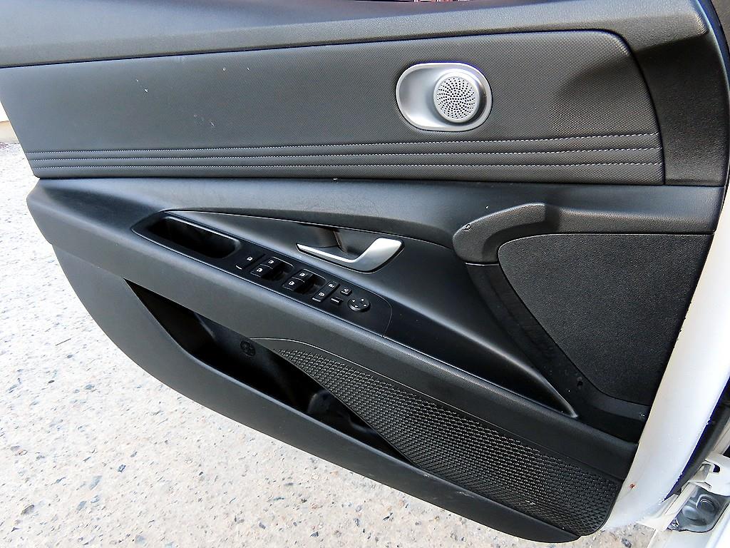 HYUNDAI Avante - Vista 11