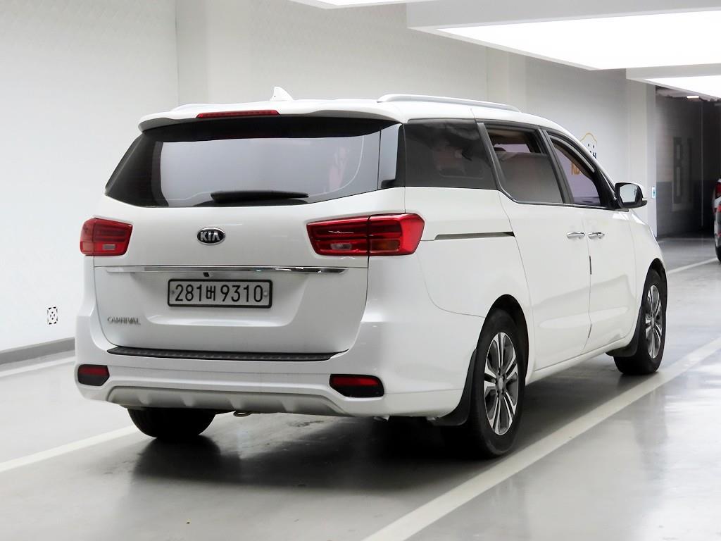 KIA Carnival - Vista 4