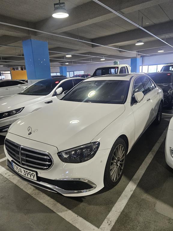 Mercedes Benz E class - Vista 2